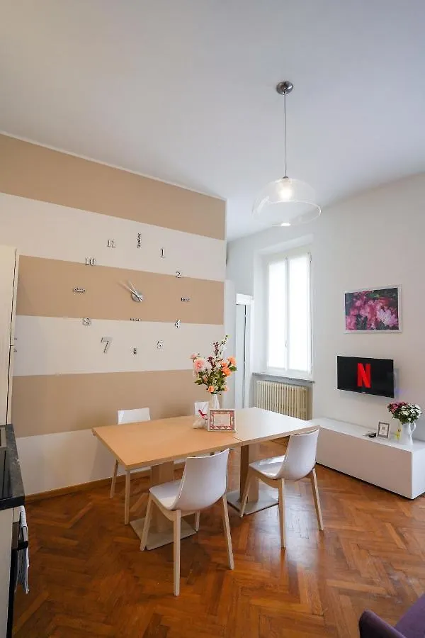 Apartment Azalea Suite Leonardo Academy, Mxp & Lakes Sesto Calende