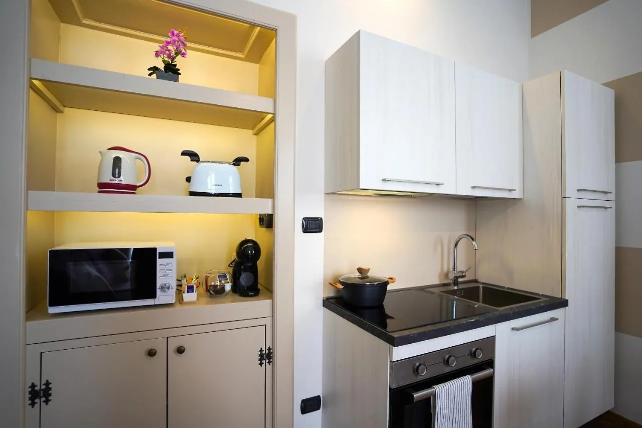 Apartment Azalea Suite Leonardo Academy, Mxp & Lakes Sesto Calende